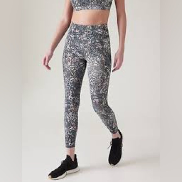 Athleta Pants - Athleta Ultimate Stash High Rise Textured 7/8 Legging small pockets womens